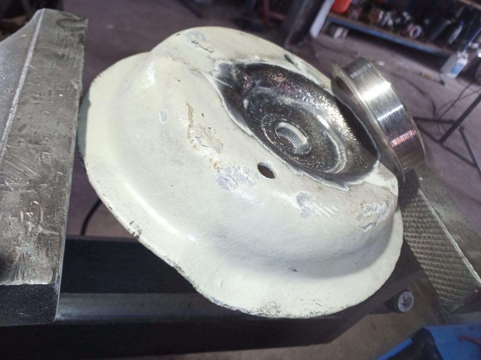 Reparatur des oberen Federtellers – Ro80 Stammtisch OWL